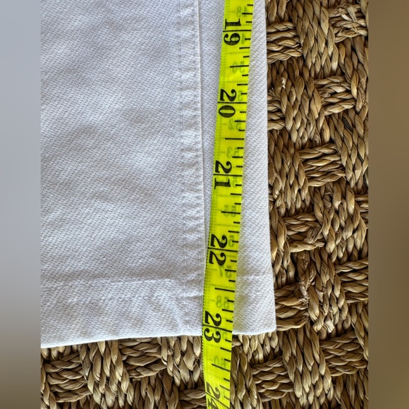 HUE Essential Denim Mid-Rise Capri Sun Women's White Jeans Sz L - Picture 13 of 14